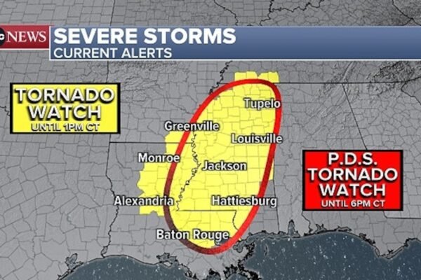 LIVE TORNADO OUTDOZATIONS: At least 18 dead when severe storms arrived south, Midwest Photo: PDS Tornado Mira Graphic