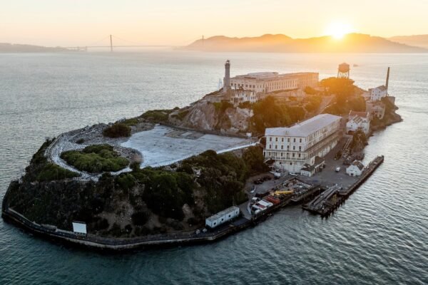 Trump promotes Alcatraz ‘very strong as the prison office that evaluates the reopening of the prison Trump promotes Alcatraz 'very strong as the prison office that evaluates the reopening of the prison